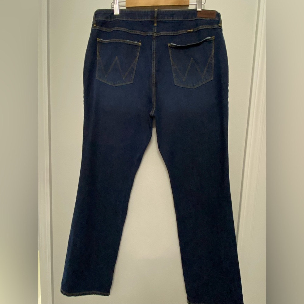 Wrangler 18 32 High Rise True Straight Women’s Denim Jeans 18/32 Cowgirl